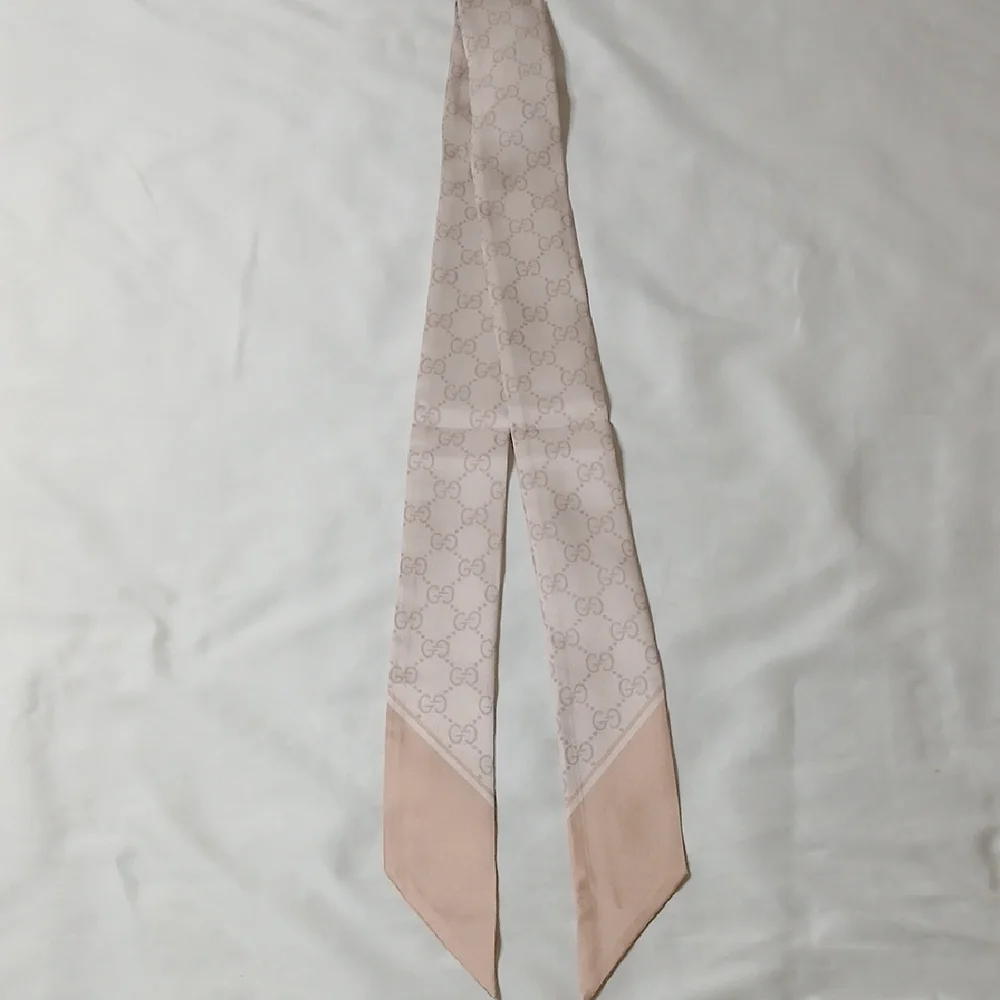 Gucci Blush GG Logo Silk Scarf Wrap - Picture 3 of 4